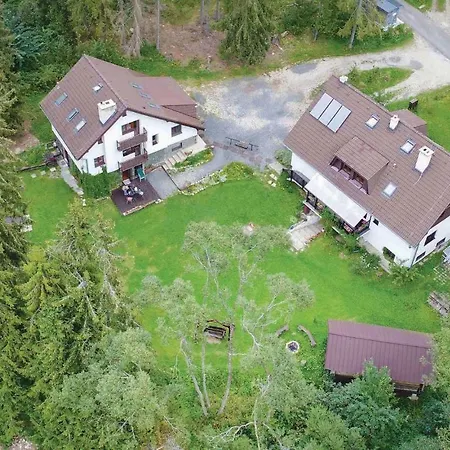 Eight Bedroom Holiday In Tatranska Semesterbostad *